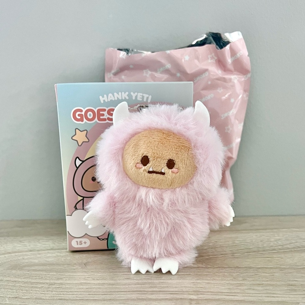 Smoko Hank Yeti Goes Pastel Plush Pendant - Pink
